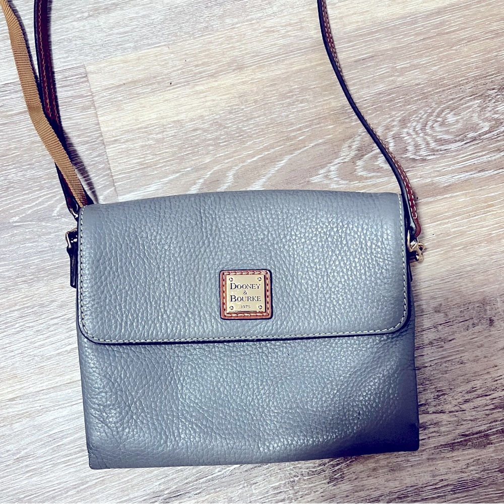 Beautiful Dooney Cross Body Bag!